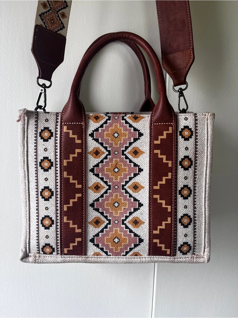 Wrangler Purse - Picture 3 of 4